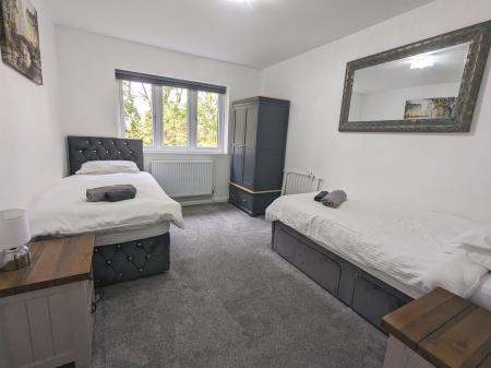 5 bedroom Detached house to let in Grantham Road, Ingoldsby, NG33