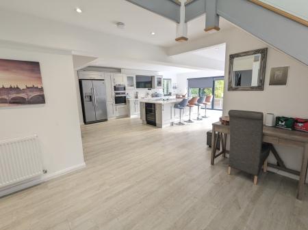 5 bedroom Detached house to let in Grantham Road, Ingoldsby, NG33