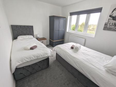 5 bedroom Detached house to let in Grantham Road, Ingoldsby, NG33