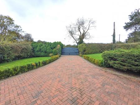 5 bedroom Detached house to let in Grantham Road, Ingoldsby, NG33