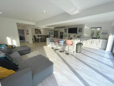 5 bedroom Detached house to let in Grantham Road, Ingoldsby, NG33