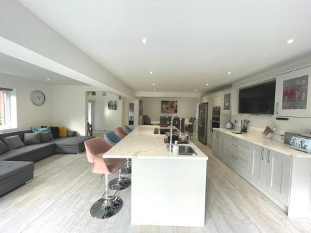 5 bedroom Detached house to let in Grantham Road, Ingoldsby, NG33