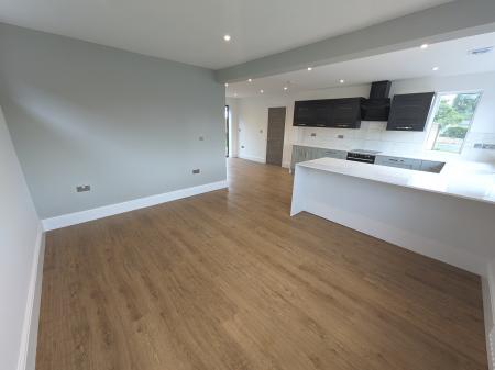 4 bedroom Detached house to let in Wesley Close, Sleaford, NG34