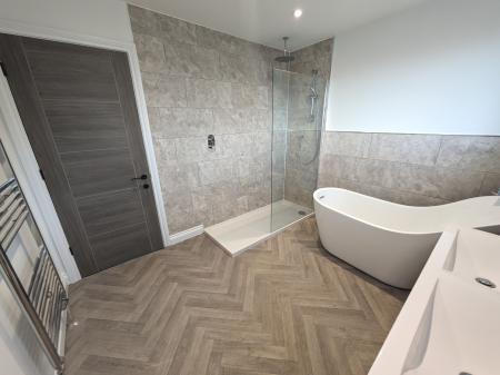 4 bedroom Detached house to let in Wesley Close, Sleaford, NG34
