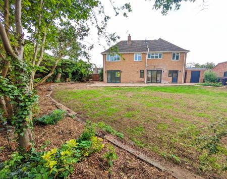 4 bedroom Detached house to let in Wesley Close, Sleaford, NG34
