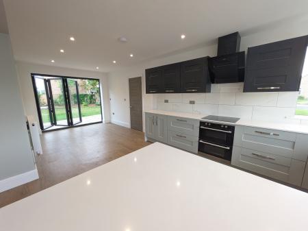 4 bedroom Detached house to let in Wesley Close, Sleaford, NG34