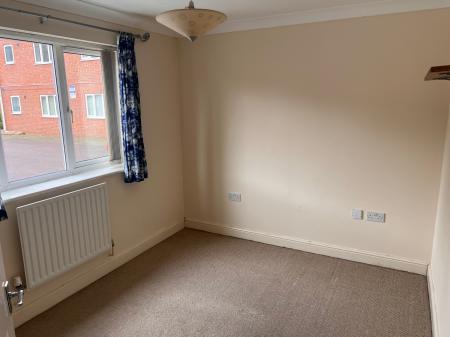 2 bedroom Flat to let in University Court, Grantham, NG31