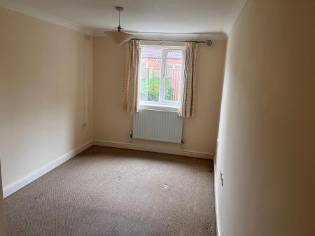 2 bedroom Flat to let in University Court, Grantham, NG31