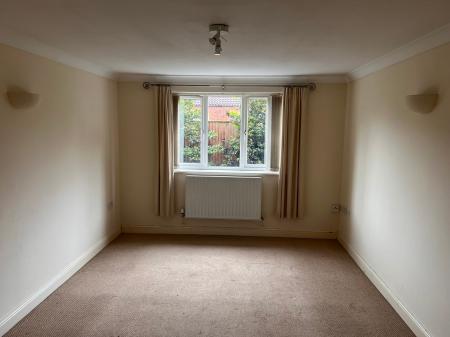 2 bedroom Flat to let in University Court, Grantham, NG31