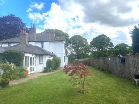 3 bedroom Semi-detached house to let in Stainby Road, Buckminster, Lincolnshire, NG33