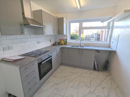 3 bedroom Semi-detached house to let in Fourth Avenue, Grantham, NG31