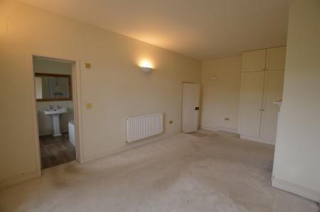 3 bedroom Flat to let in Stable House, Belvoir, NG32