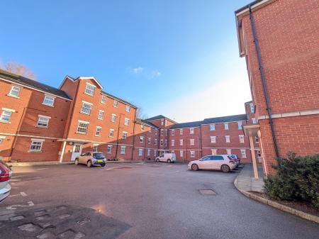 2 bedroom Flat to let in Porter Square, Grantham, NG31