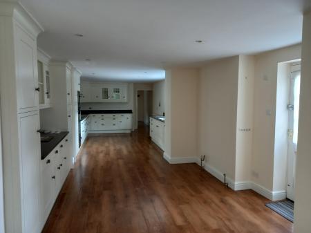 5 bedroom Detached house to let in High Street, Ropsley, NG33