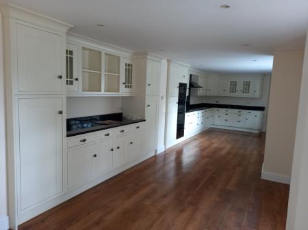 5 bedroom Detached house to let in High Street, Ropsley, NG33