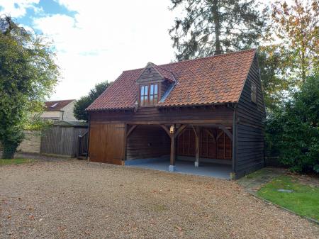 5 bedroom Detached house to let in High Street, Ropsley, NG33