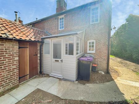 2 bedroom Terraced House to let in 125 Casthorpe Road, Denton, NG32