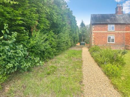 2 bedroom Terraced House to let in 125 Casthorpe Road, Denton, NG32