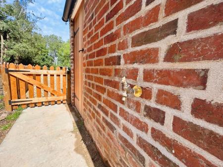 2 bedroom Terraced House to let in 125 Casthorpe Road, Denton, NG32