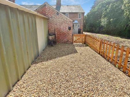 2 bedroom Terraced House to let in 125 Casthorpe Road, Denton, NG32