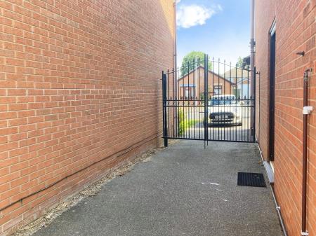 3 bedroom Detached house to let in Regency Gardens, Grantham, NG31