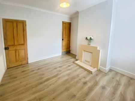 2 bedroom Terraced House to let in Stamford Street, Grantham, NG31