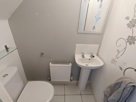 3 bedroom Semi-detached house to let in Caunt Road, Grantham, NG31