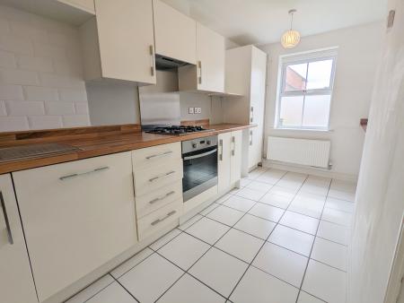 3 bedroom Semi-detached house to let in Caunt Road, Grantham, NG31