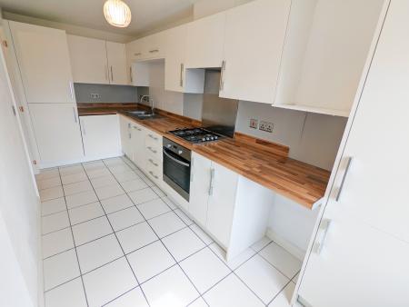 3 bedroom Semi-detached house to let in Caunt Road, Grantham, NG31