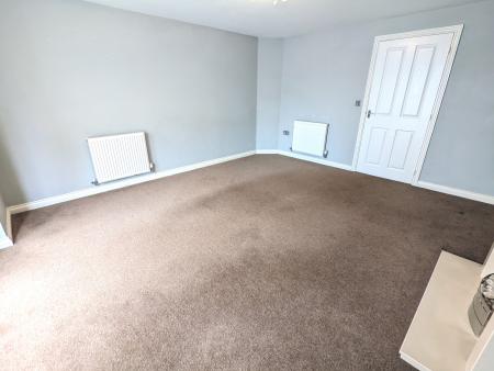 3 bedroom Semi-detached house to let in Caunt Road, Grantham, NG31