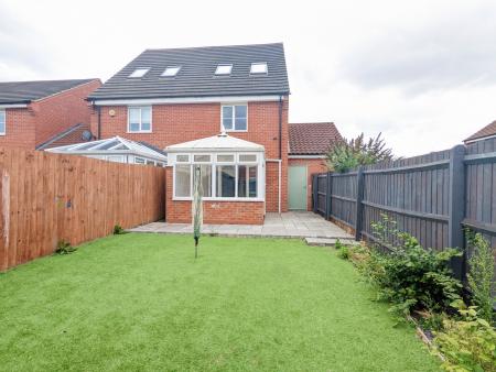 3 bedroom Semi-detached house to let in Caunt Road, Grantham, NG31