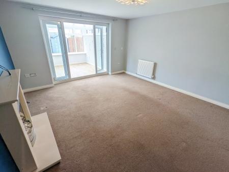 3 bedroom Semi-detached house to let in Caunt Road, Grantham, NG31