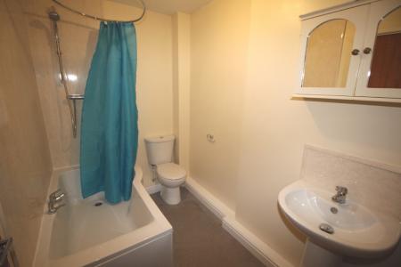 2 bedroom Flat to let in Dysart Road, Grantham, NG31
