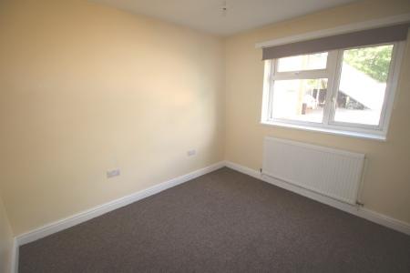 2 bedroom Flat to let in Dysart Road, Grantham, NG31