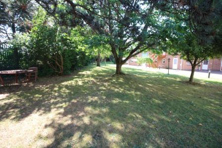 2 bedroom Flat to let in Dysart Road, Grantham, NG31