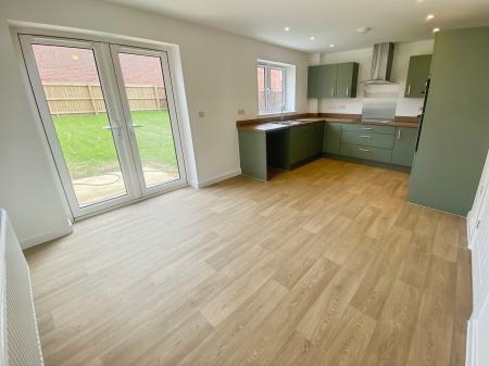 3 bedroom Detached house to let in Twizell Crescent, Manthorpe, NG31
