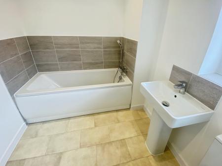 3 bedroom Detached house to let in Twizell Crescent, Manthorpe, NG31