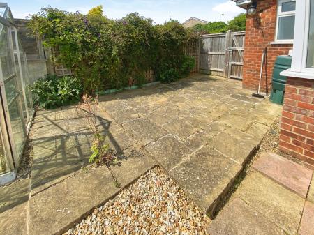 2 bedroom Bungalow to let in Durham Close, Grantham, NG31