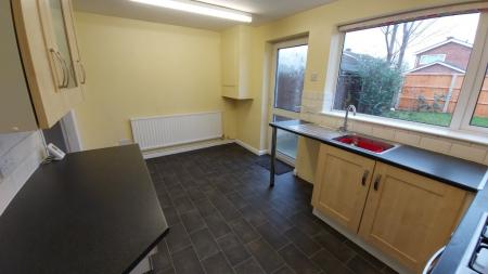 3 bedroom Semi-detached house to let in Valley Road, Grantham, NG31