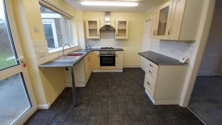 3 bedroom Semi-detached house to let in Valley Road, Grantham, NG31