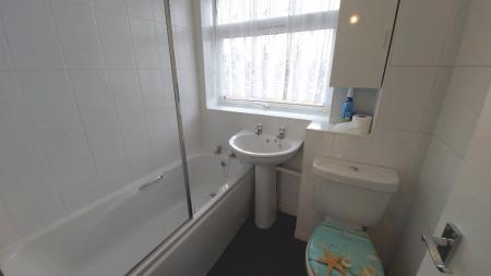 3 bedroom Semi-detached house to let in Valley Road, Grantham, NG31