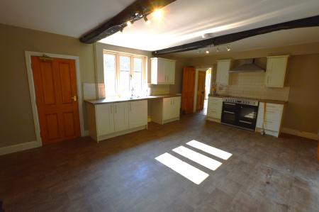4 bedroom Detached house to let in Bakers Lane, Redmile, NG13