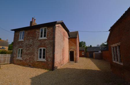 4 bedroom Detached house to let in Bakers Lane, Redmile, NG13