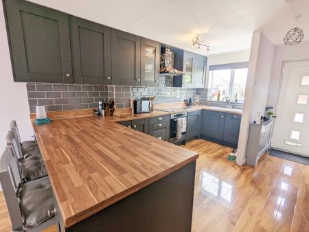 3 bedroom Town house to let in Ermine Street, Ancaster, NG32