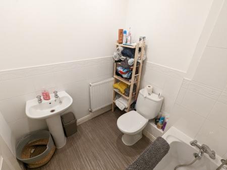3 bedroom Town house to let in Ermine Street, Ancaster, NG32