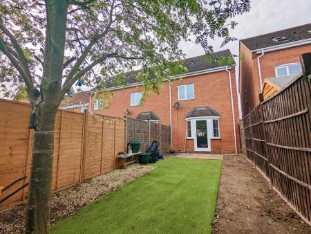 3 bedroom Town house to let in Ermine Street, Ancaster, NG32