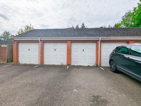 3 bedroom Town house to let in Ermine Street, Ancaster, NG32