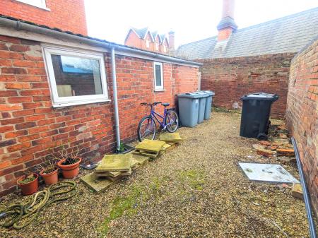 1 bedroom Flat to let in Albion Place, Grantham, NG31