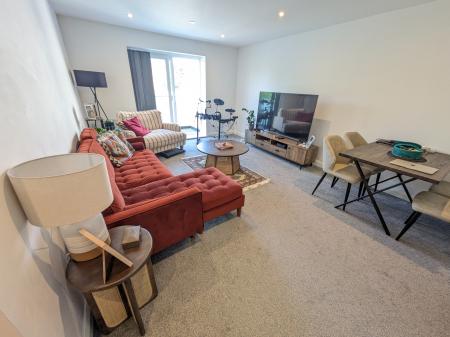 2 bedroom Flat to let in Manthorpe Lodge, Lodge Way, Grantham, NG31