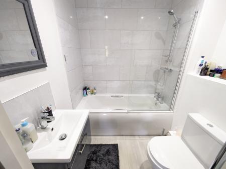 2 bedroom Flat to let in Manthorpe Lodge, Lodge Way, Grantham, NG31